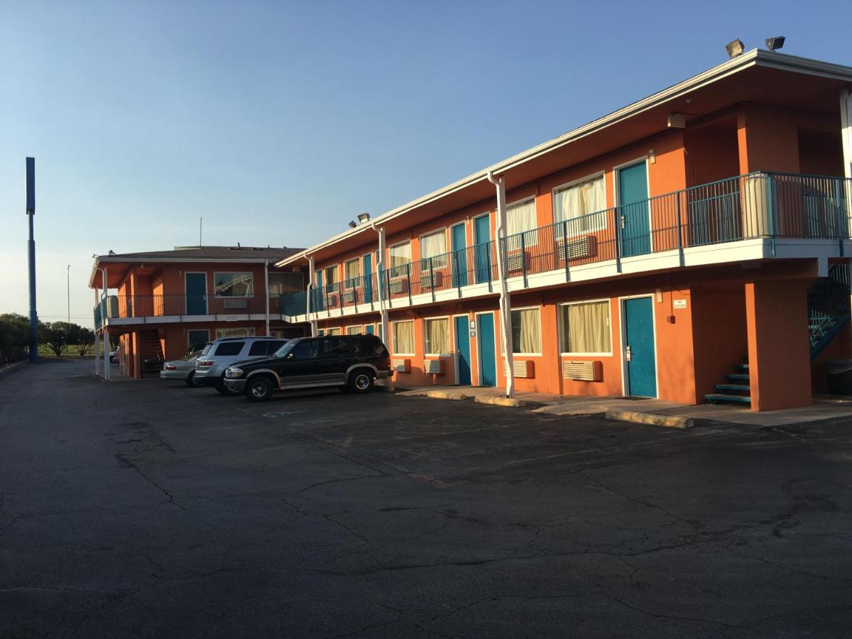 Relax Inn Forth Worth - main image