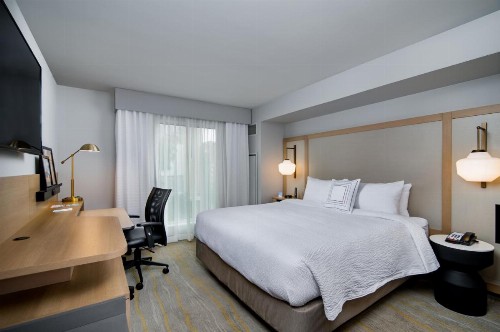 Fairfield Inn & Suites Fort Worth Downtown/Convention Center - image 2