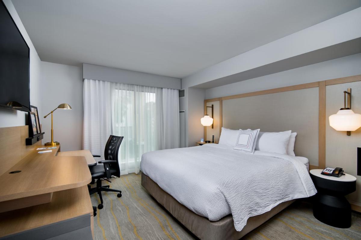 Fairfield Inn & Suites Fort Worth Downtown/Convention Center - image 2