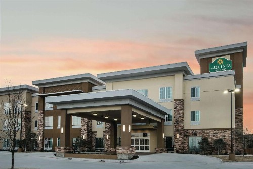 La Quinta Inn & Suites by Wyndham Fort Worth West I-30 - image 11