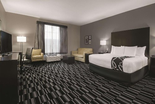 La Quinta Inn & Suites by Wyndham Fort Worth West I-30 - image 20