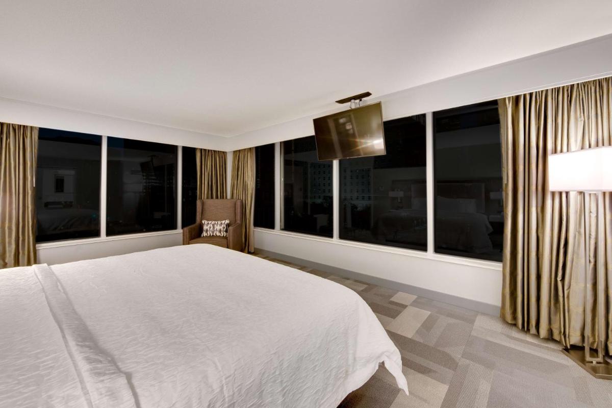 Hampton Inn & Suites Fort Worth Downtown - image 2