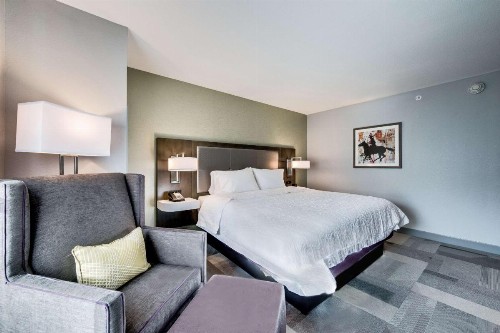 Hampton Inn & Suites Fort Worth Downtown - image 29