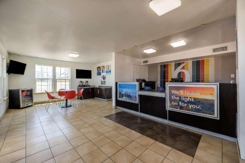 Motel 6-Fort Worth TX - Convention Center - image 4