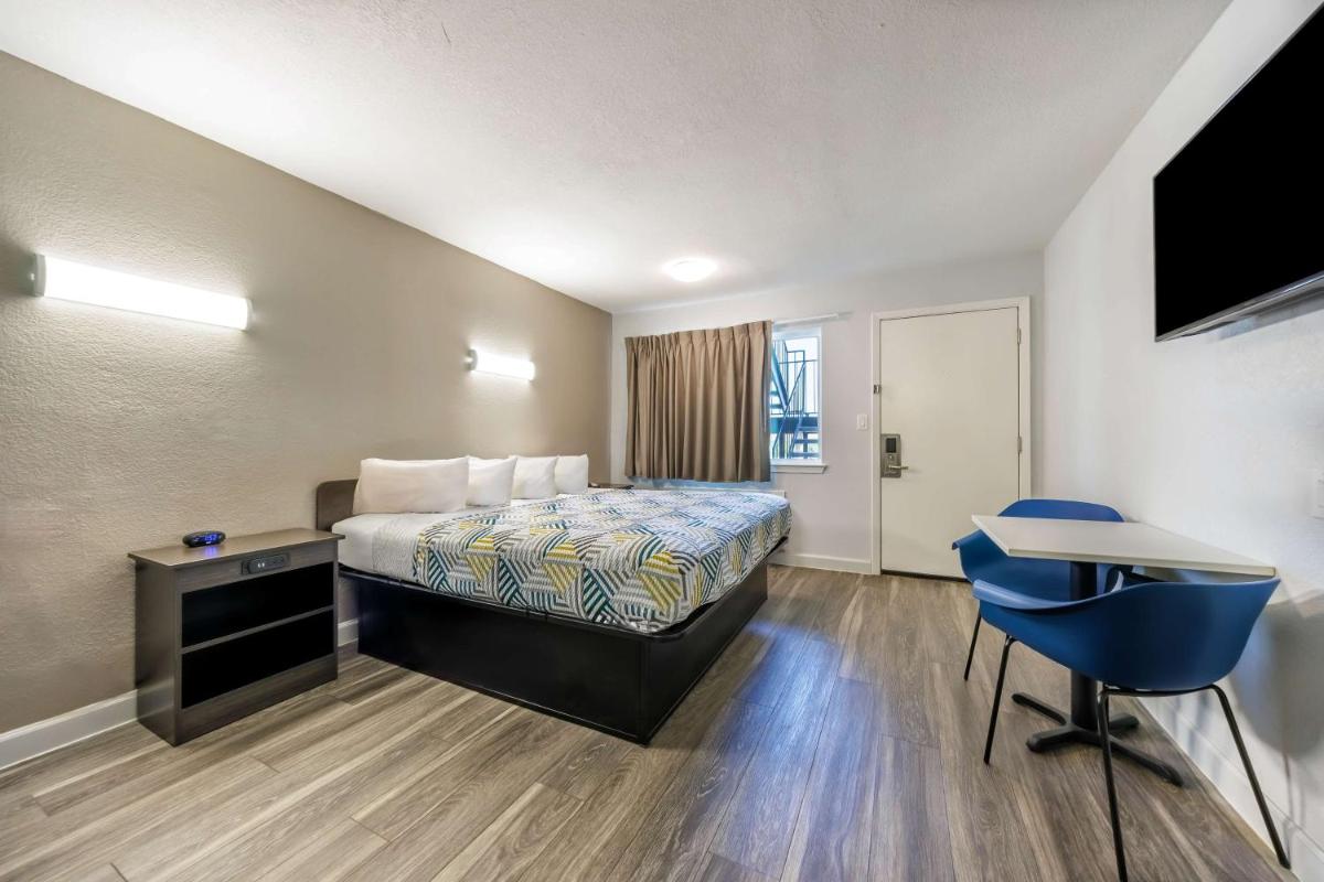 Motel 6-Fort Worth TX - Convention Center - image 6