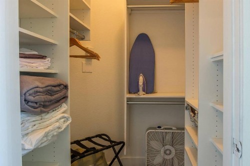 1 BR Apt Near Convention Center by Frontdesk - image 6