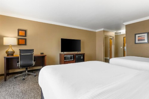 Comfort Inn & Suites Redwood Country - image 30