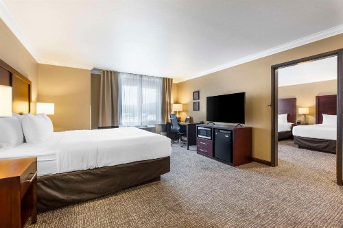 Comfort Inn & Suites Redwood Country - image 42