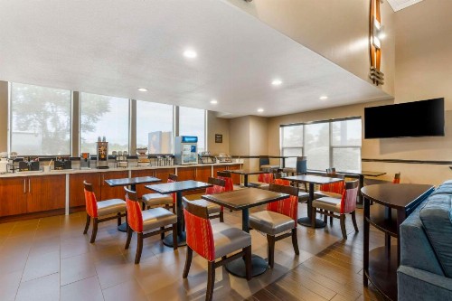 Comfort Inn & Suites Redwood Country - image 50