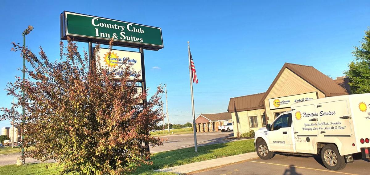 Country Club Inn & Suites - main image