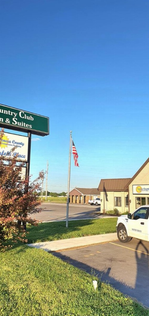 Country Club Inn & Suites - image 32