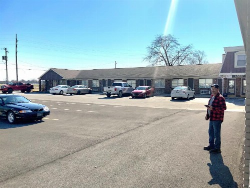 Country Club Inn & Suites - image 36