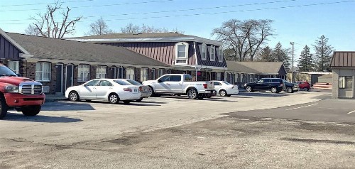 Country Club Inn & Suites - image 38
