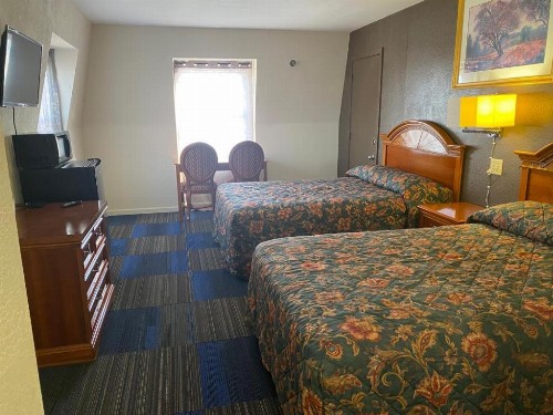 Country Club Inn & Suites - image 46