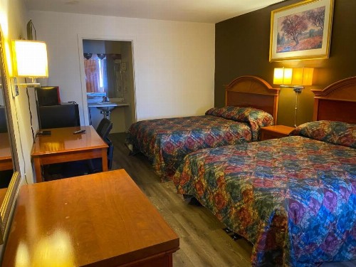 Country Club Inn & Suites - image 48