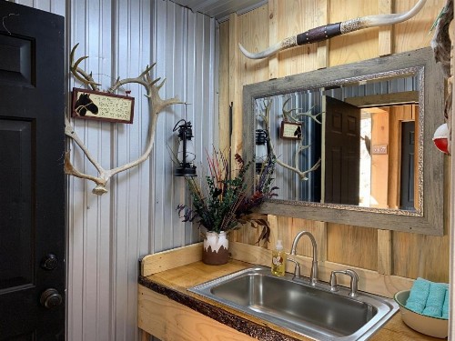 Prairie Palace Covered Wagon - image 11