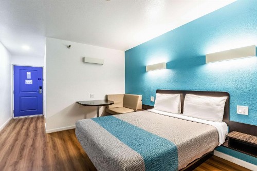 Motel 6-Fountain Valley CA - Huntington Beach Area - image 13
