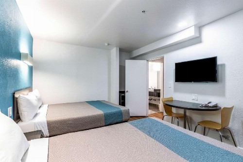 Motel 6-Fountain Valley CA - Huntington Beach Area - image 17
