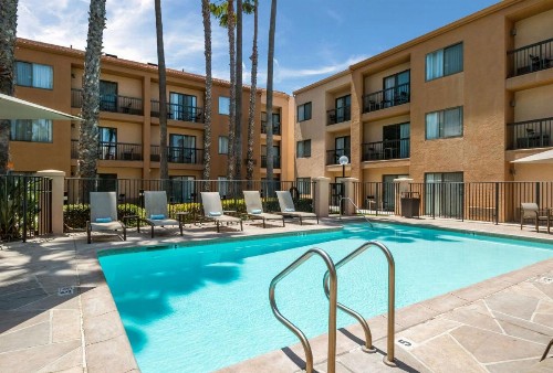 Sonesta Select Huntington Beach Fountain Valley - image 2