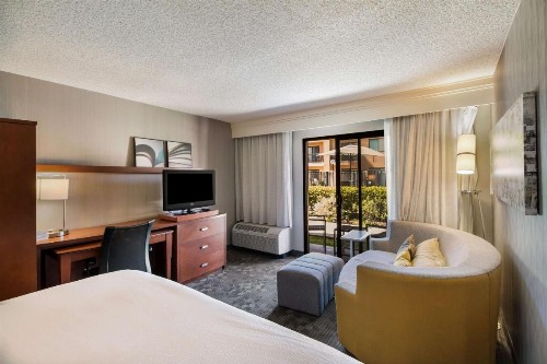Sonesta Select Huntington Beach Fountain Valley - image 7
