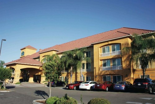 La Quinta by Wyndham Fowler - image 1