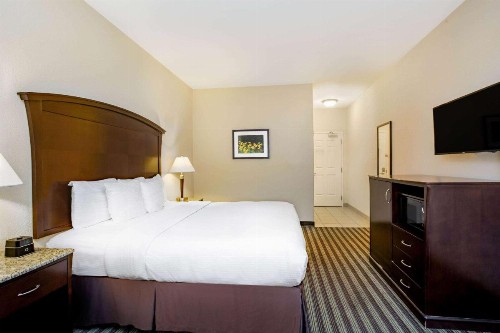 La Quinta by Wyndham Fowler - image 2
