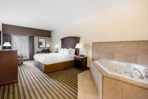 La Quinta by Wyndham Fowler - image 28