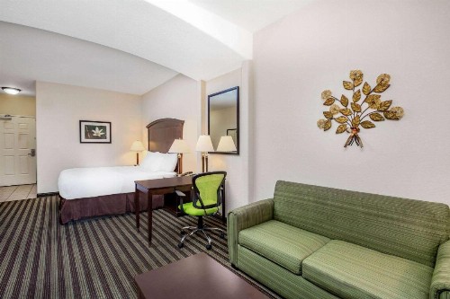 La Quinta by Wyndham Fowler - image 29
