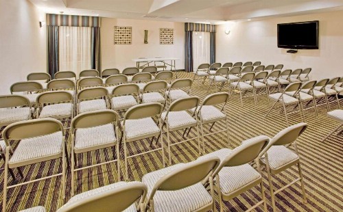 La Quinta by Wyndham Fowler - image 3