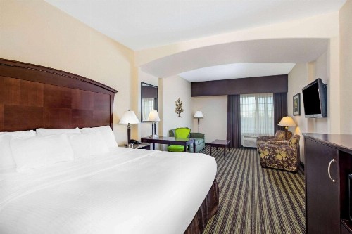 La Quinta by Wyndham Fowler - image 32