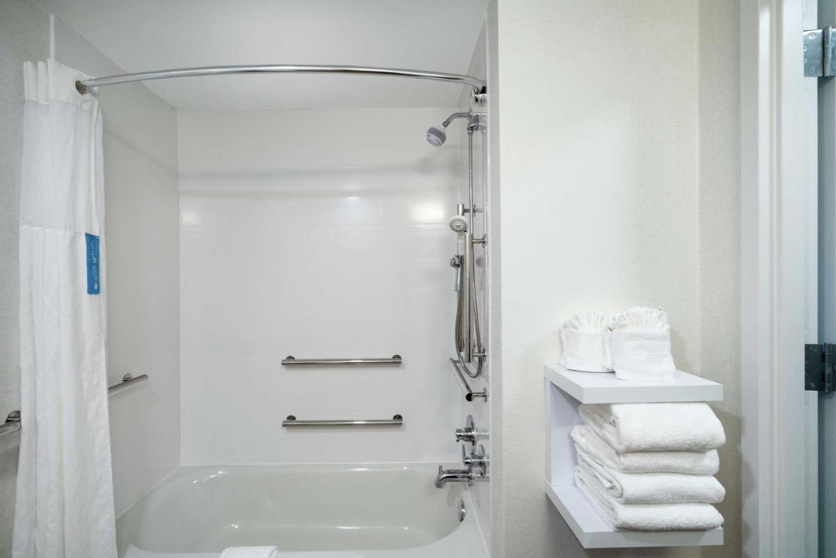 Hampton Inn & Suites Nashville Franklin - image 2
