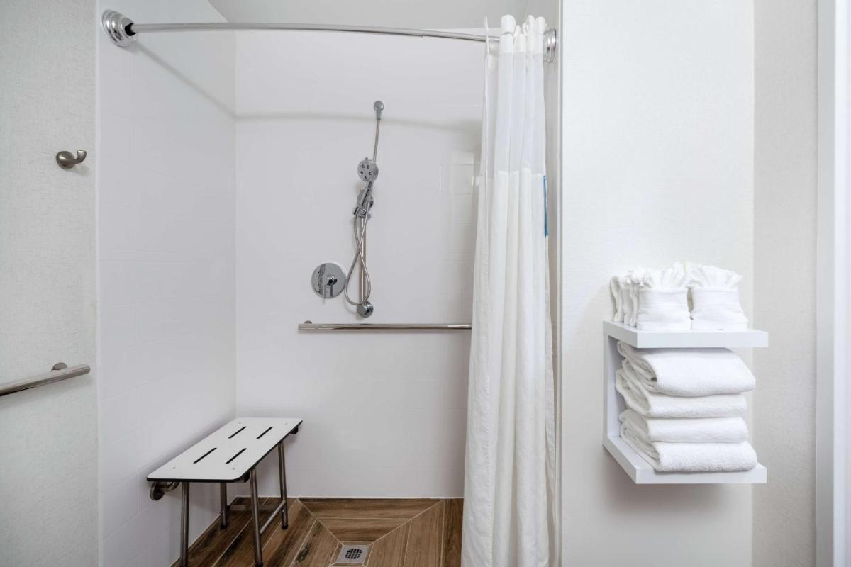 Hampton Inn & Suites Nashville Franklin - image 3