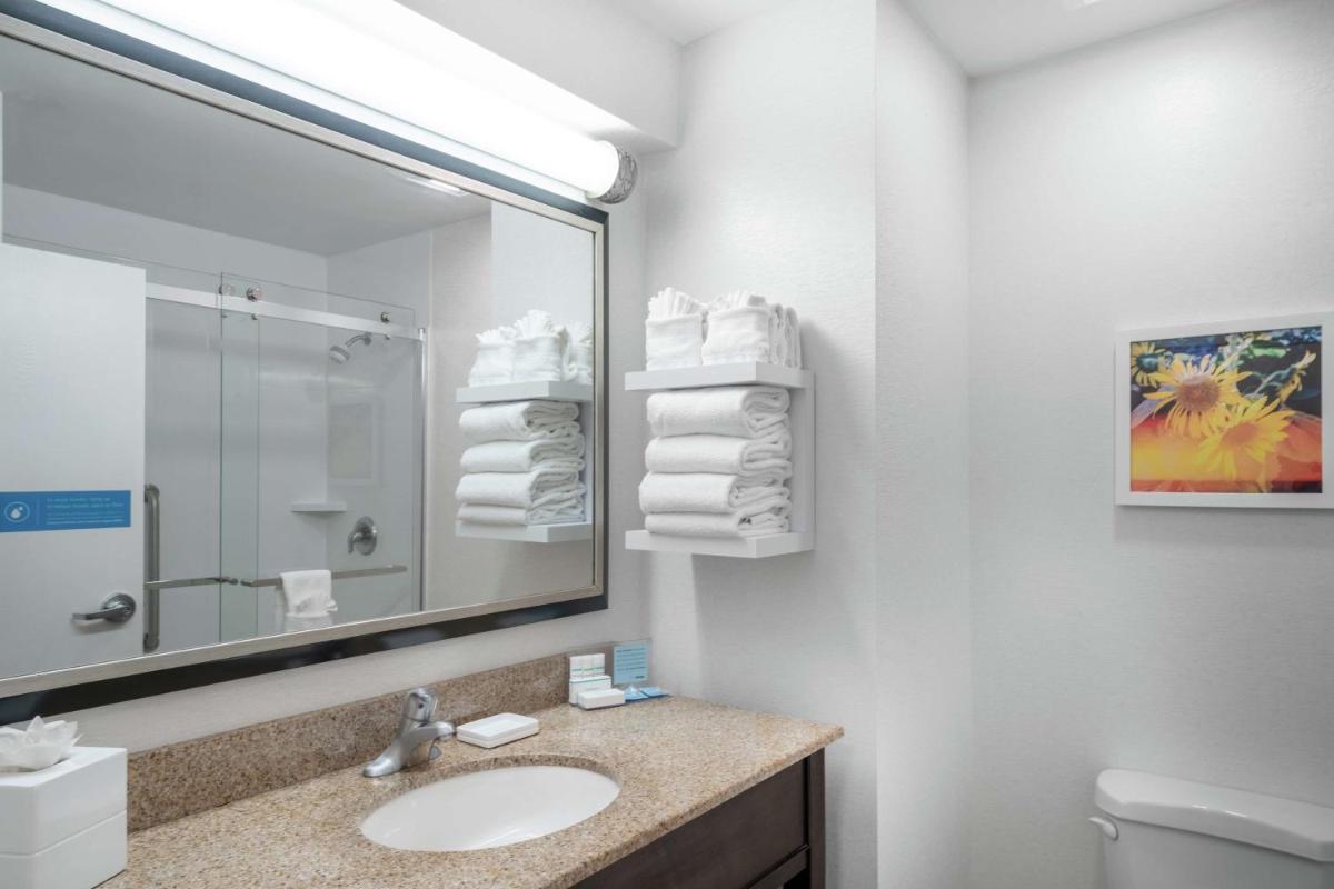 Hampton Inn & Suites Nashville Franklin - image 7