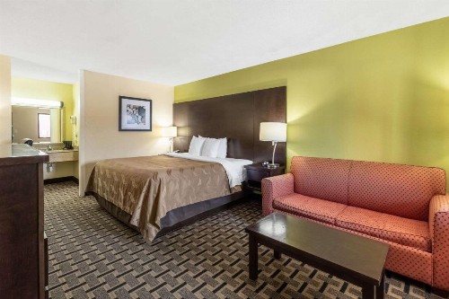 Quality Inn and Suites - image 12