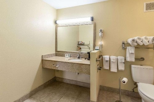 Quality Inn and Suites - image 17