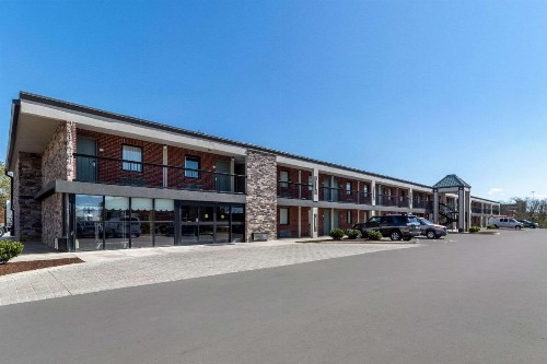 Quality Inn and Suites - image 2