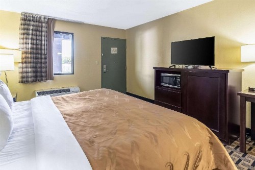 Quality Inn and Suites - image 20