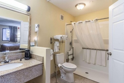 Quality Inn and Suites - image 27