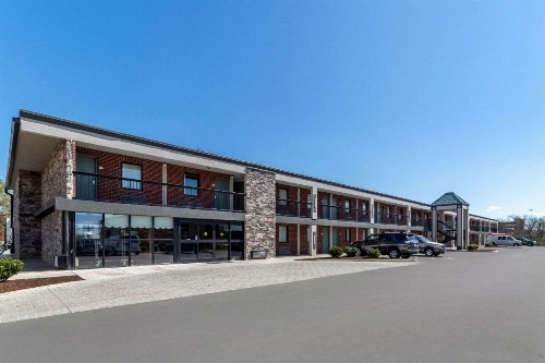 Quality Inn and Suites - image 3