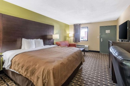 Quality Inn and Suites - image 7
