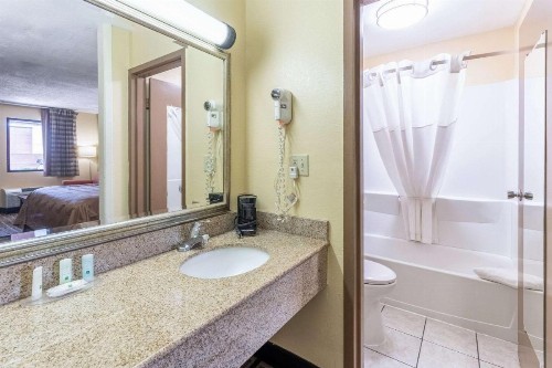 Quality Inn and Suites - image 8