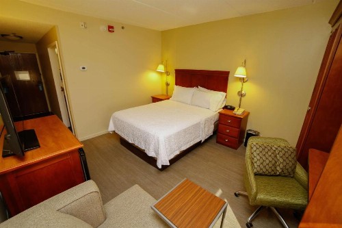 Hampton Inn Franklin NC - image 15