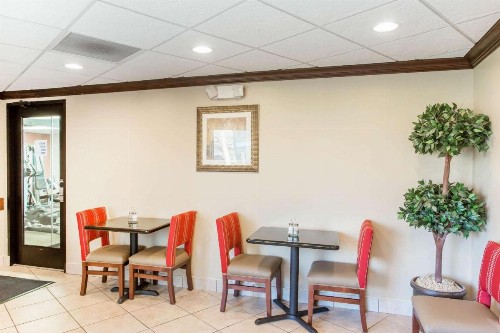 Comfort Inn Franklin - image 17
