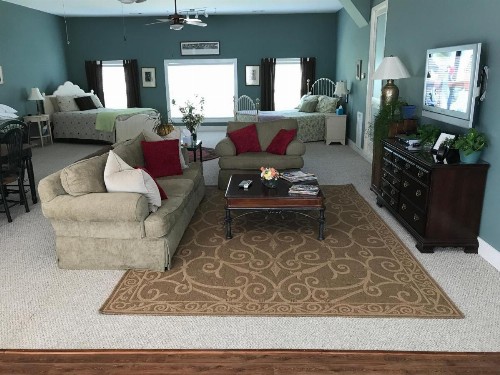 Full Circle Farm Inn - image 20