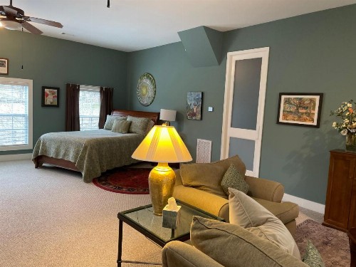 Full Circle Farm Inn - image 29