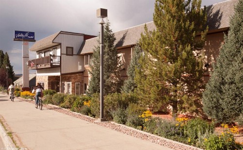Valley Hi Motel - image 15