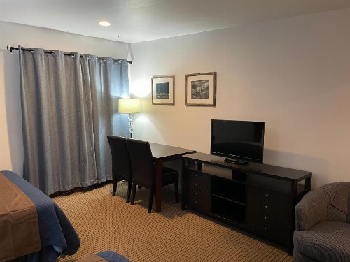 Valley Hi Motel - image 21