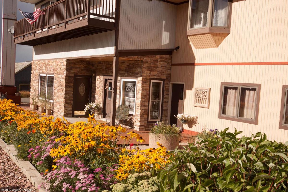 Valley Hi Motel - image 4