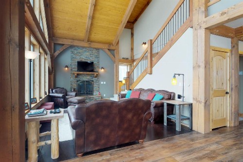 Fraser Cabin in the Woods - image 8