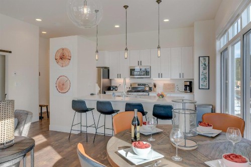 New Luxury Loft #12 Near Resort With Huge Hot Tub & Views - FREE Activities & Equipment Rentals Daily - image 11